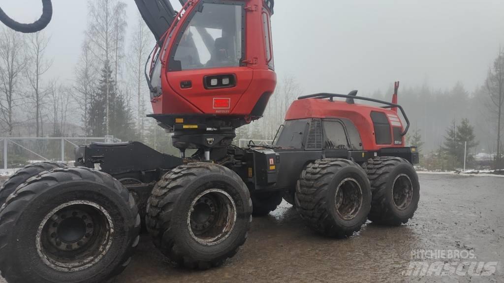 Komatsu 931XC Betakarítók