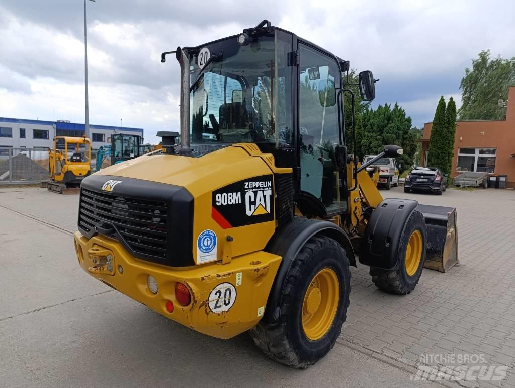 CAT 908M Gumikerekes homlokrakodók