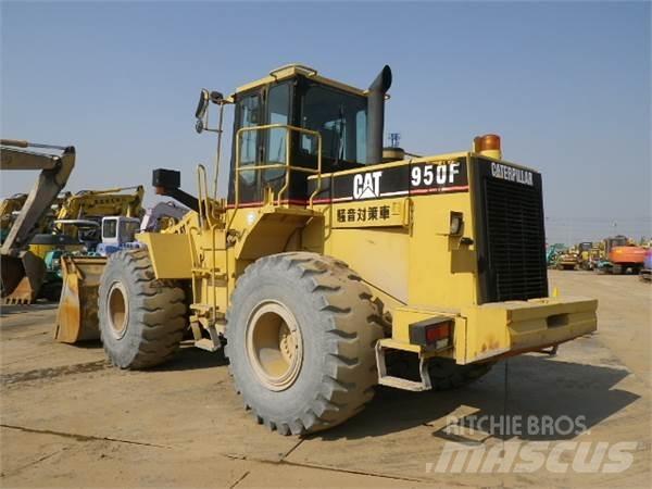CAT 950F Gumikerekes homlokrakodók