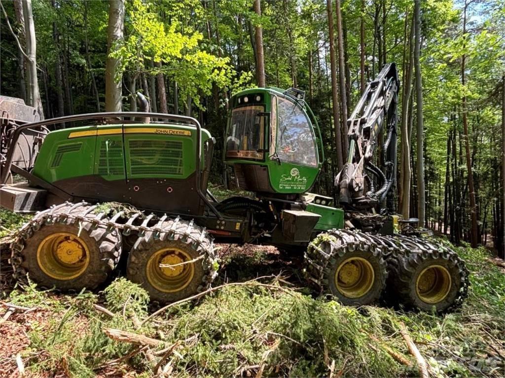 John Deere 1270 G Betakarítók