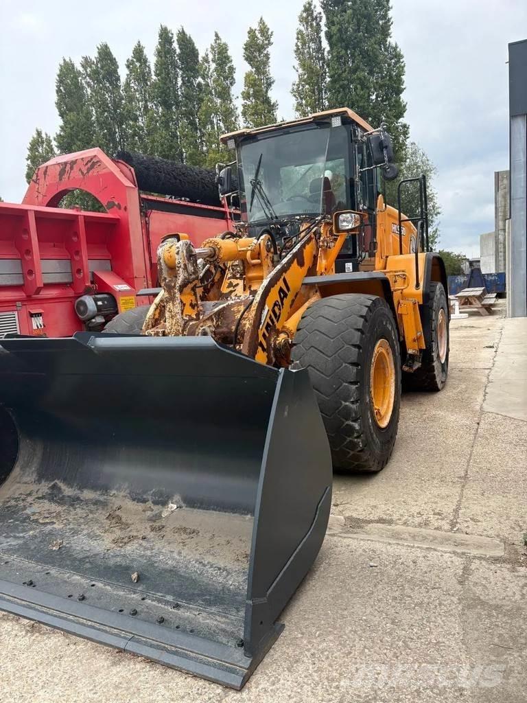 Hyundai HL960 Gumikerekes homlokrakodók