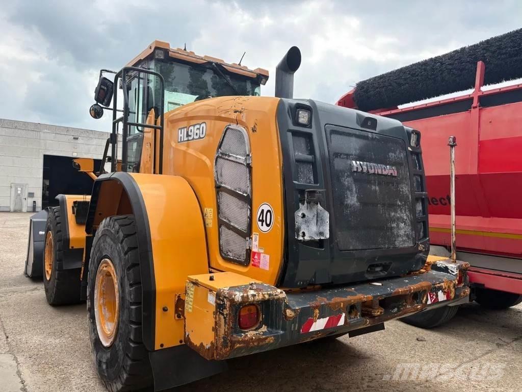 Hyundai HL960 Gumikerekes homlokrakodók