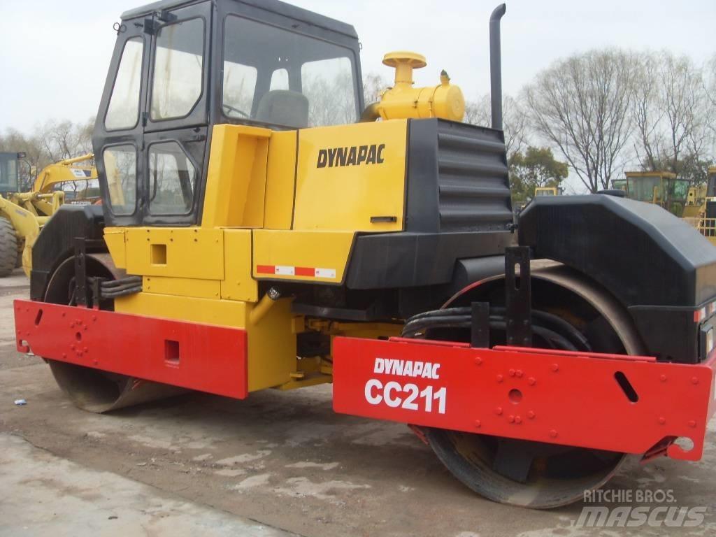Dynapac CC 211 Ikerdobos hengerek