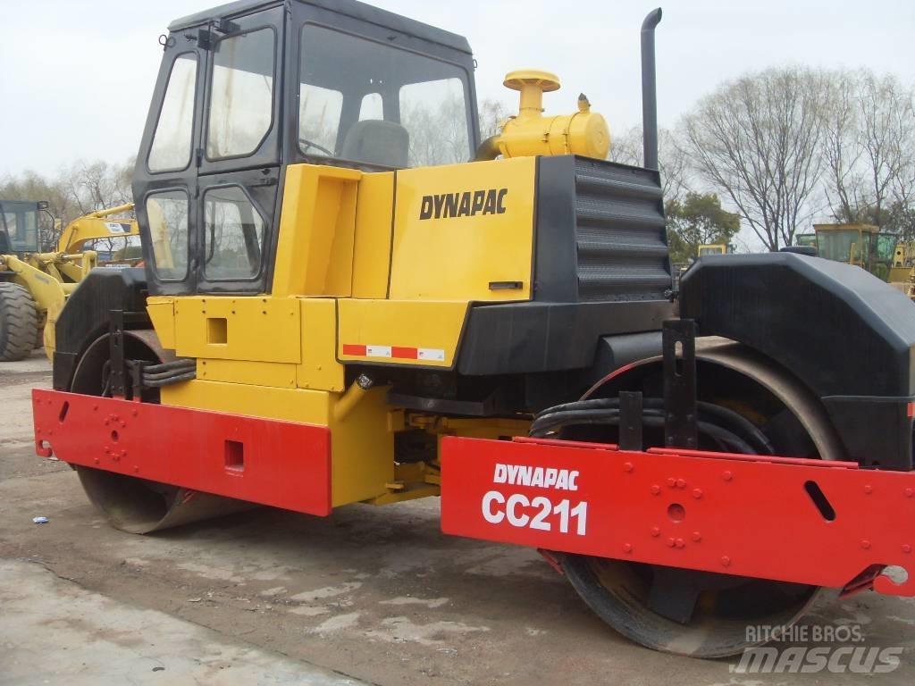Dynapac CC 211 Ikerdobos hengerek