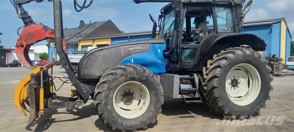 Valtra T130 Traktorok