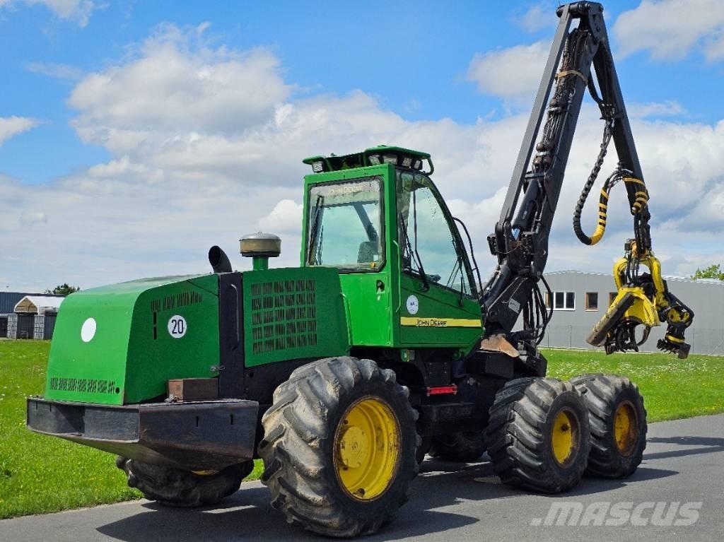 John Deere 1270 D Betakarítók