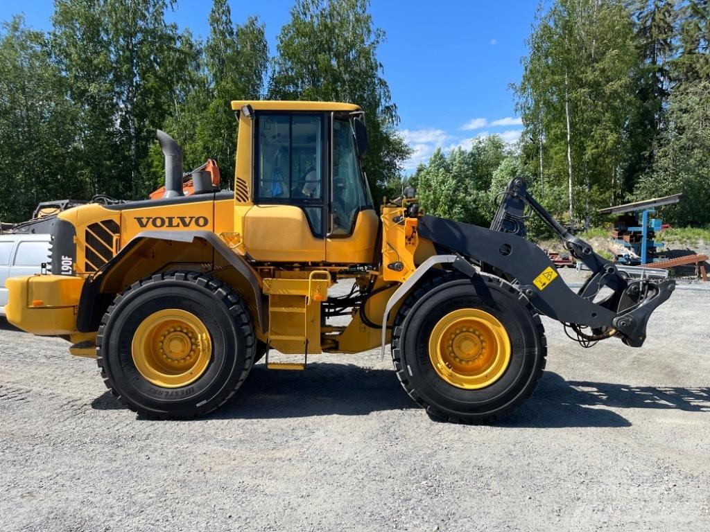 Volvo L 90 F Gumikerekes homlokrakodók