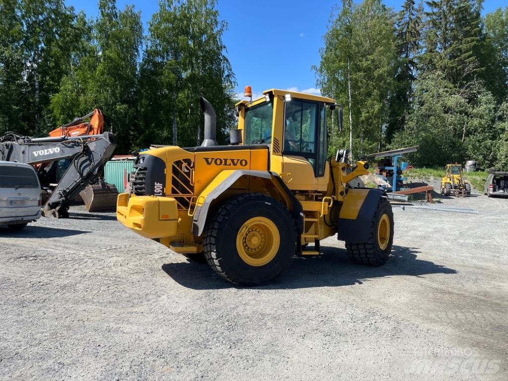 Volvo L 90 F Gumikerekes homlokrakodók