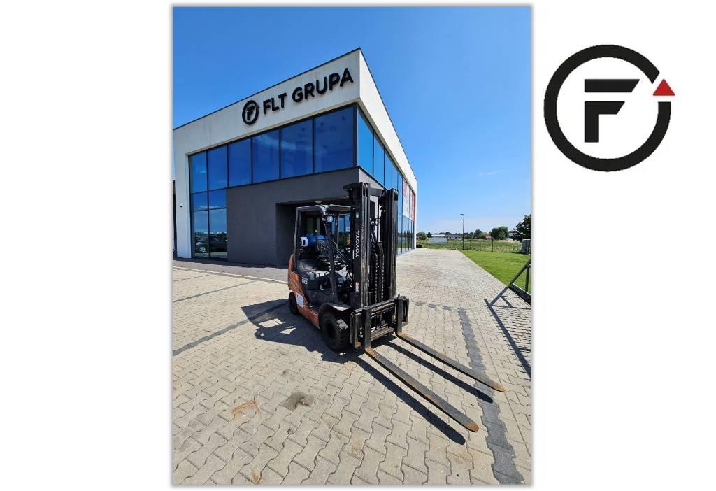 Toyota 02-8 FGKF 20 Gázüzemű targoncák