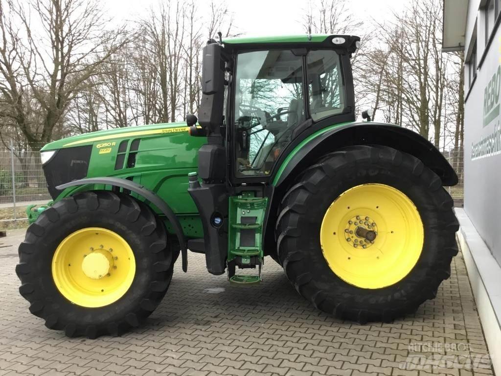John Deere 6250R Traktorok