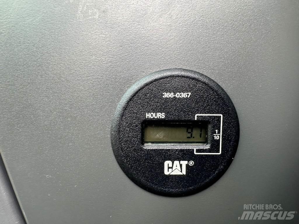 CAT 320D2 Lánctalpas kotrók