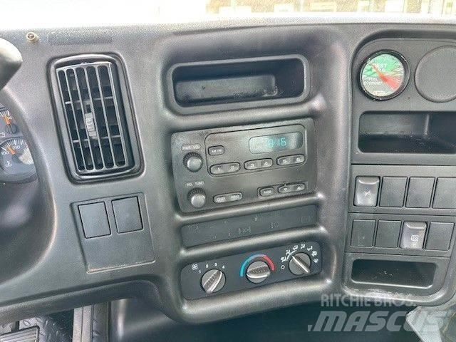 GMC 5500 Platós / Ponyvás teherautók