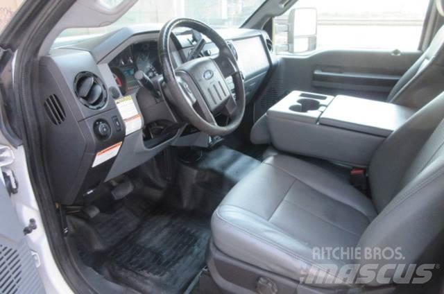 Ford F450 Teherautóra szerelt emelők és állványok