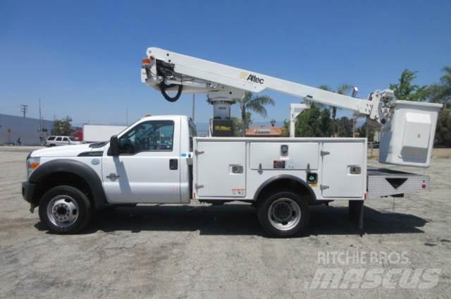 Ford F450 Teherautóra szerelt emelők és állványok