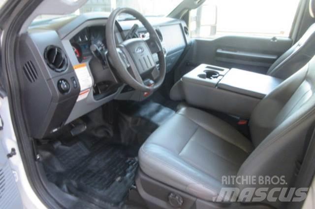Ford F450 Teherautóra szerelt emelők és állványok