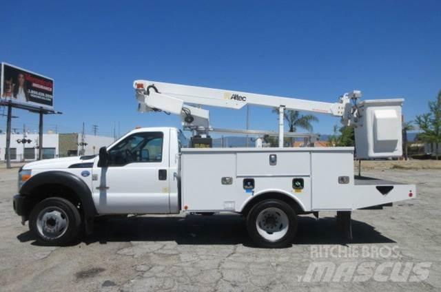Ford F450 Teherautóra szerelt emelők és állványok