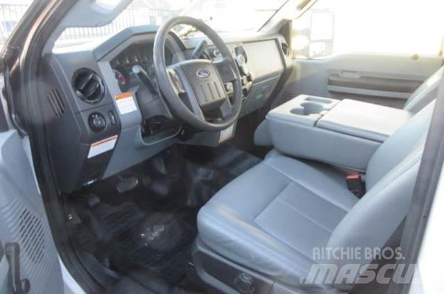 Ford F450 Teherautóra szerelt emelők és állványok
