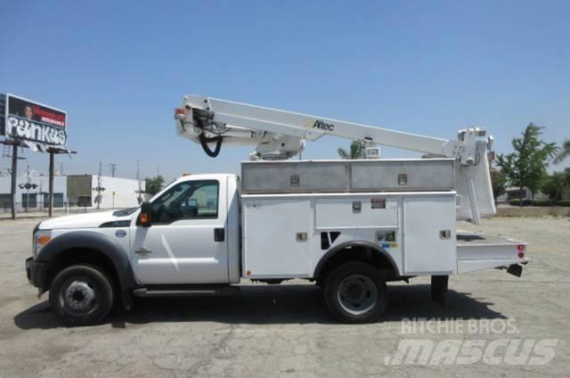 Ford F450 Teherautóra szerelt emelők és állványok