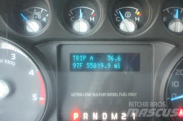 Ford F450 Teherautóra szerelt emelők és állványok