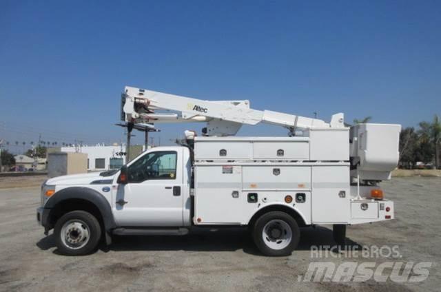 Ford F550 Teherautóra szerelt emelők és állványok