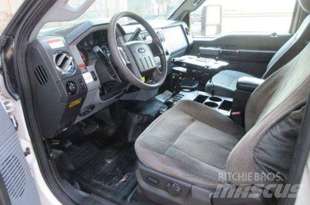Ford F550 Teherautóra szerelt emelők és állványok