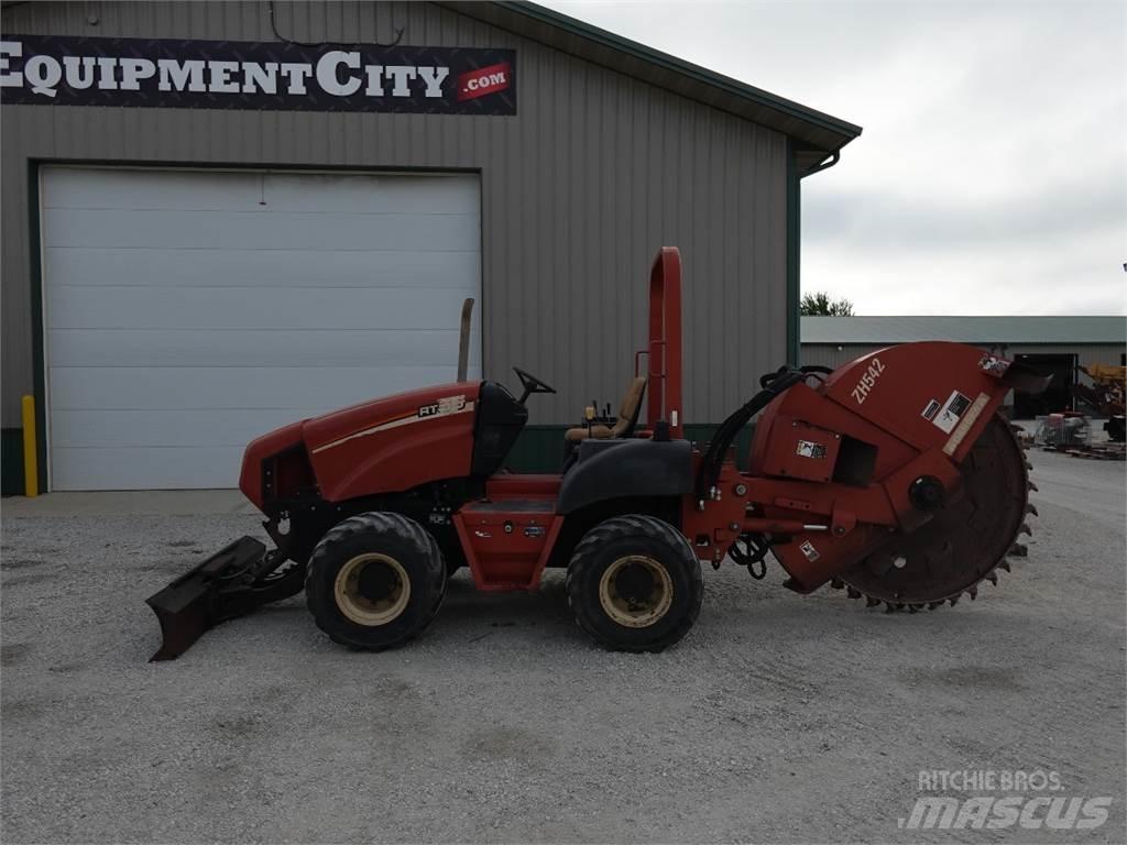 Ditch Witch RT55 Kő és Betonvágó eszközök