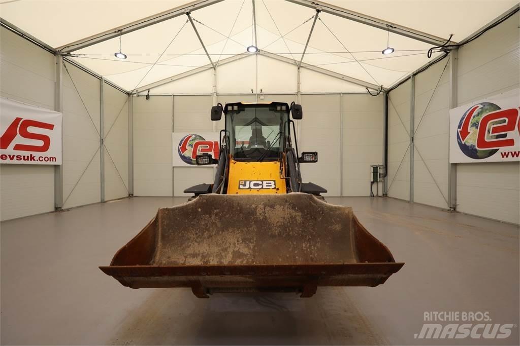 JCB 411 WHEEL LOADER Szemenként vetőgépek
