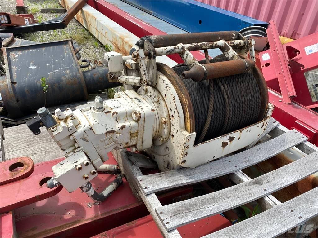 Terex  Emelők, csörlők és anyagfelvonók