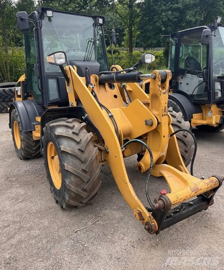 CAT 908M Radlader Gumikerekes homlokrakodók