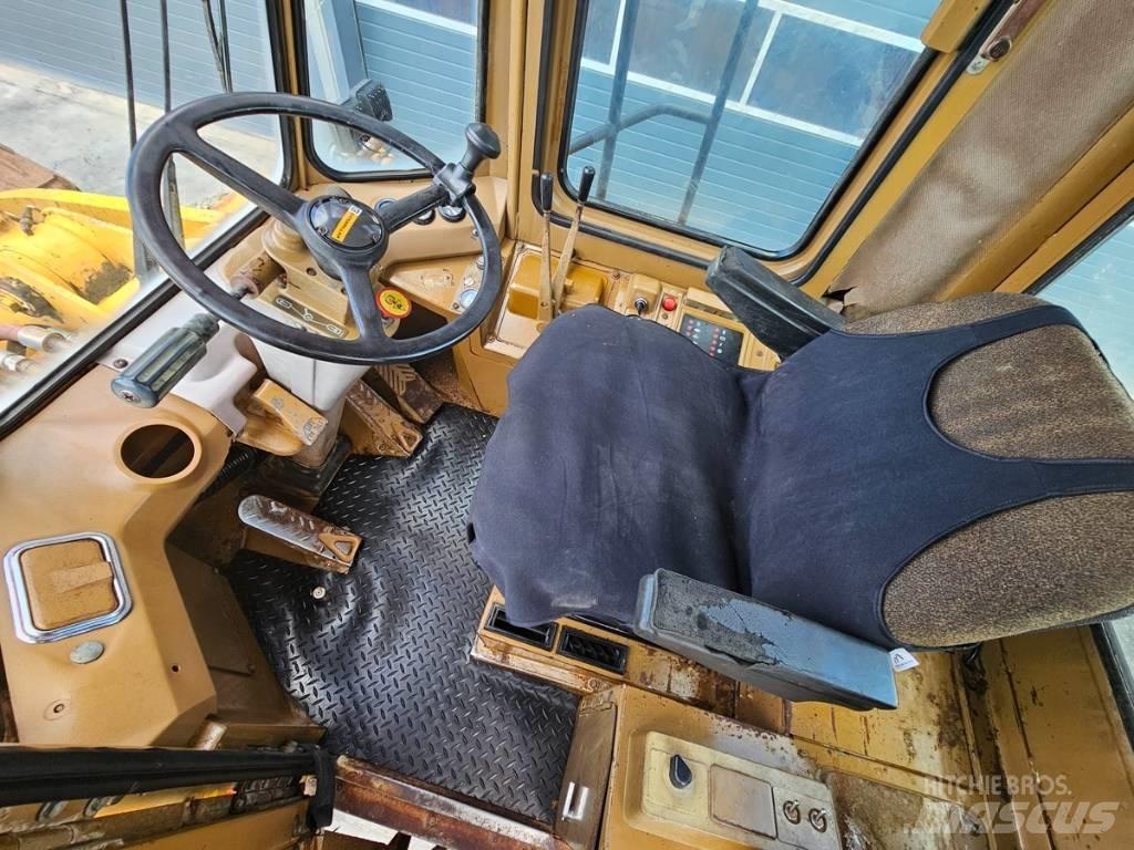 CAT 980C Gumikerekes homlokrakodók