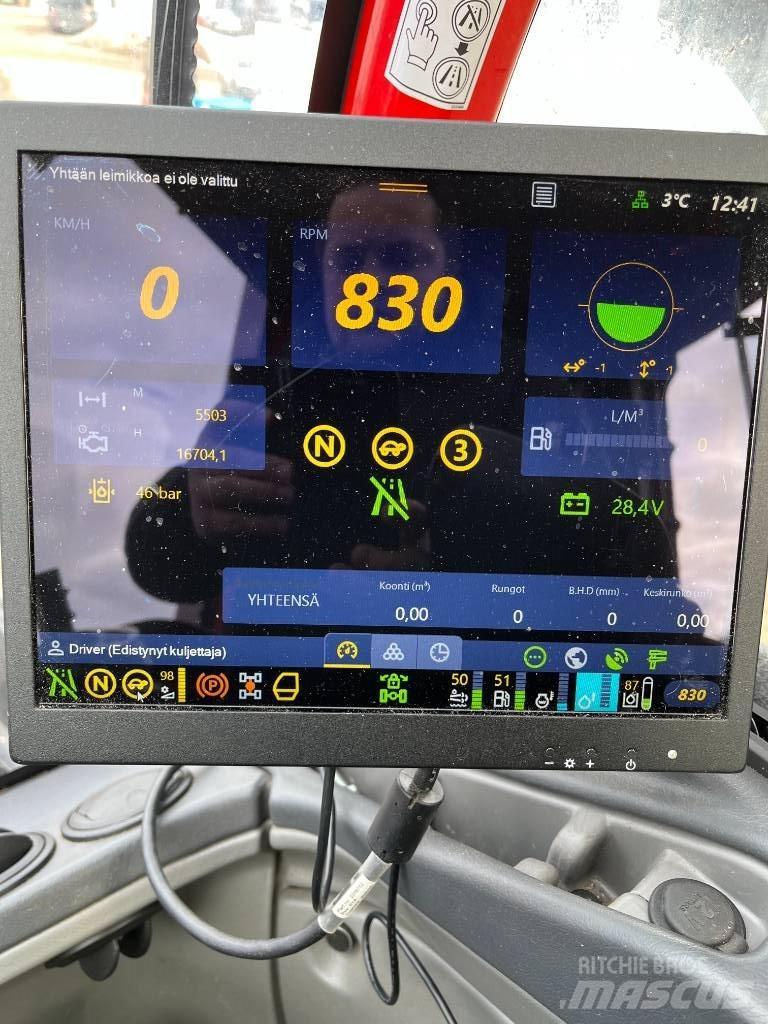 Komatsu 911.7 Betakarítók