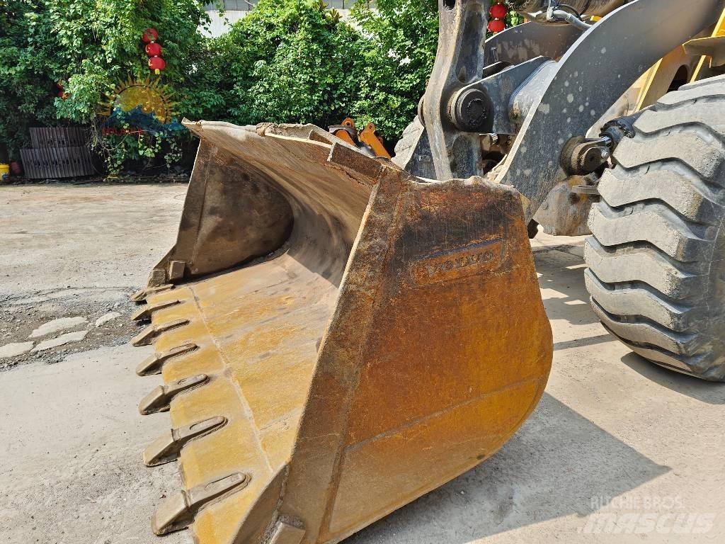 Volvo L 105 Gumikerekes homlokrakodók