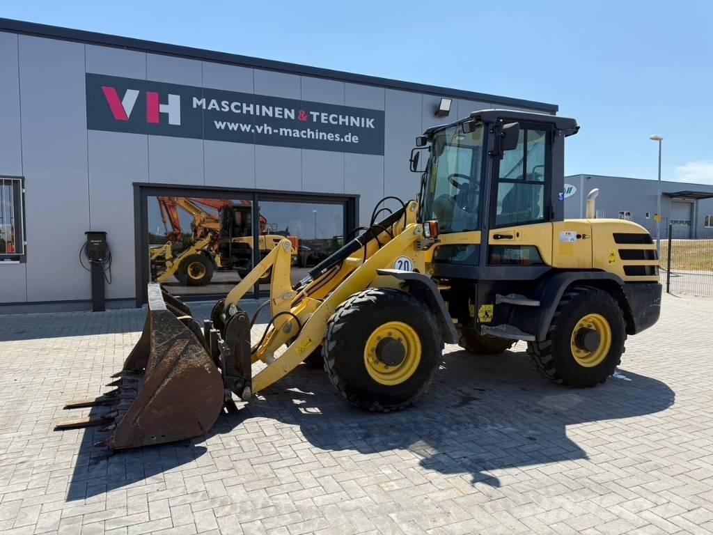 Yanmar V 80 Gumikerekes homlokrakodók