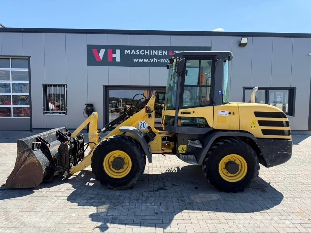 Yanmar V 80 Gumikerekes homlokrakodók