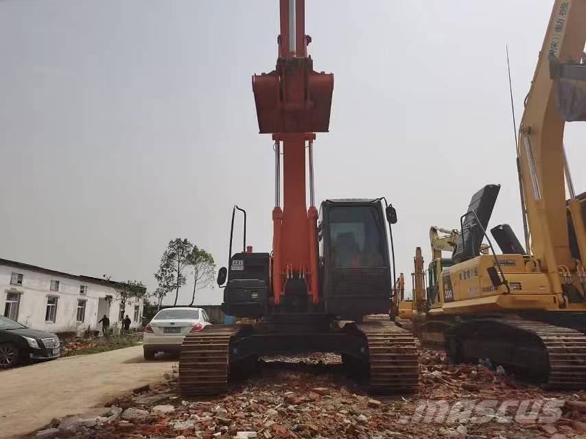 Hitachi ZX 210 Lánctalpas kotrók