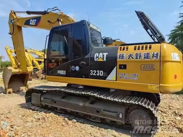 CAT CAT323D2L Lánctalpas kotrók