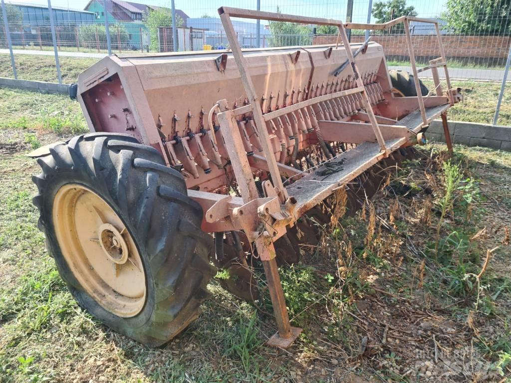 Kuhn 4M Vetőgépek