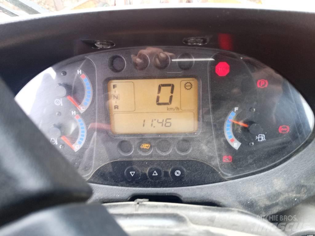 Hitachi ZW 220 Gumikerekes homlokrakodók