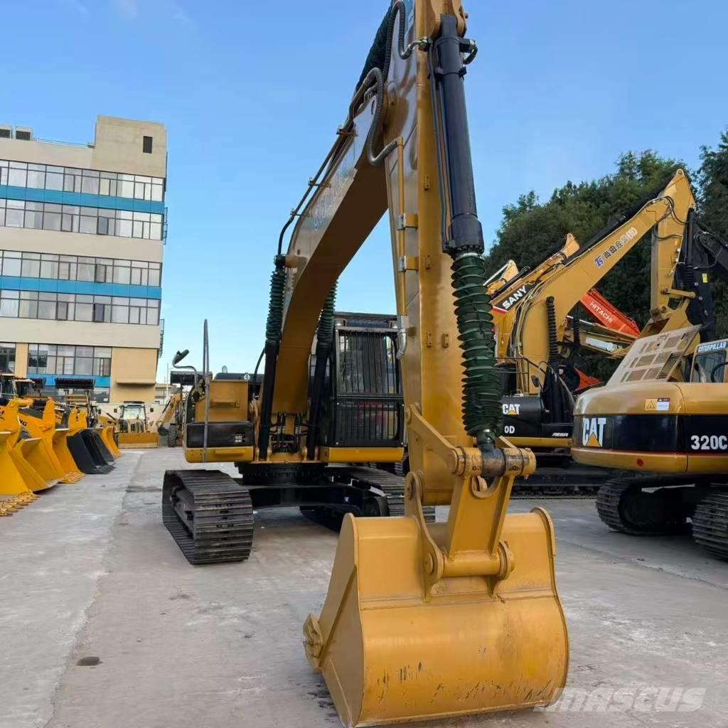 CAT 320D2 Lánctalpas kotrók