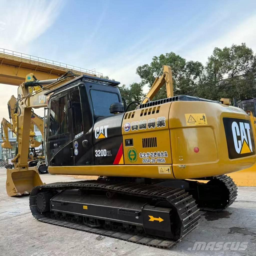 CAT 320D2 Lánctalpas kotrók