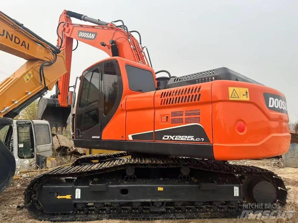 Doosan DX225LC-9C Lánctalpas kotrók
