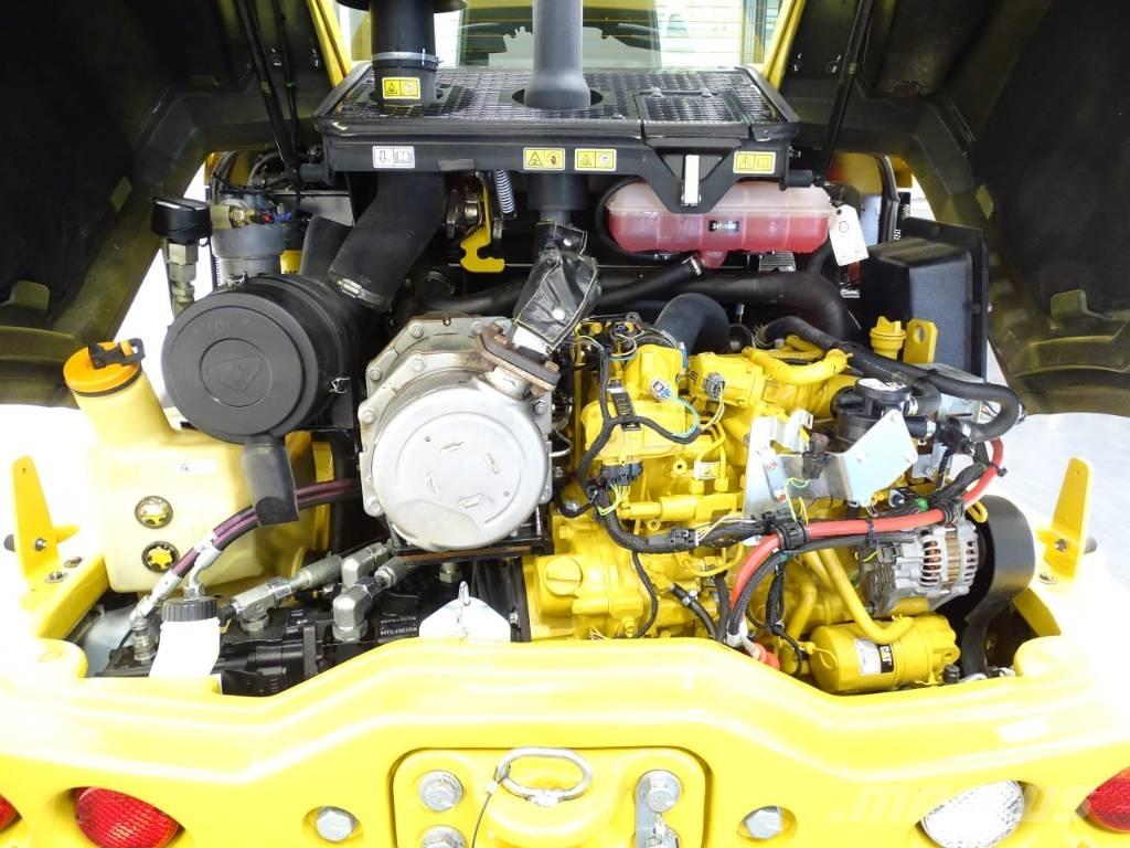 CAT 906M Gumikerekes homlokrakodók