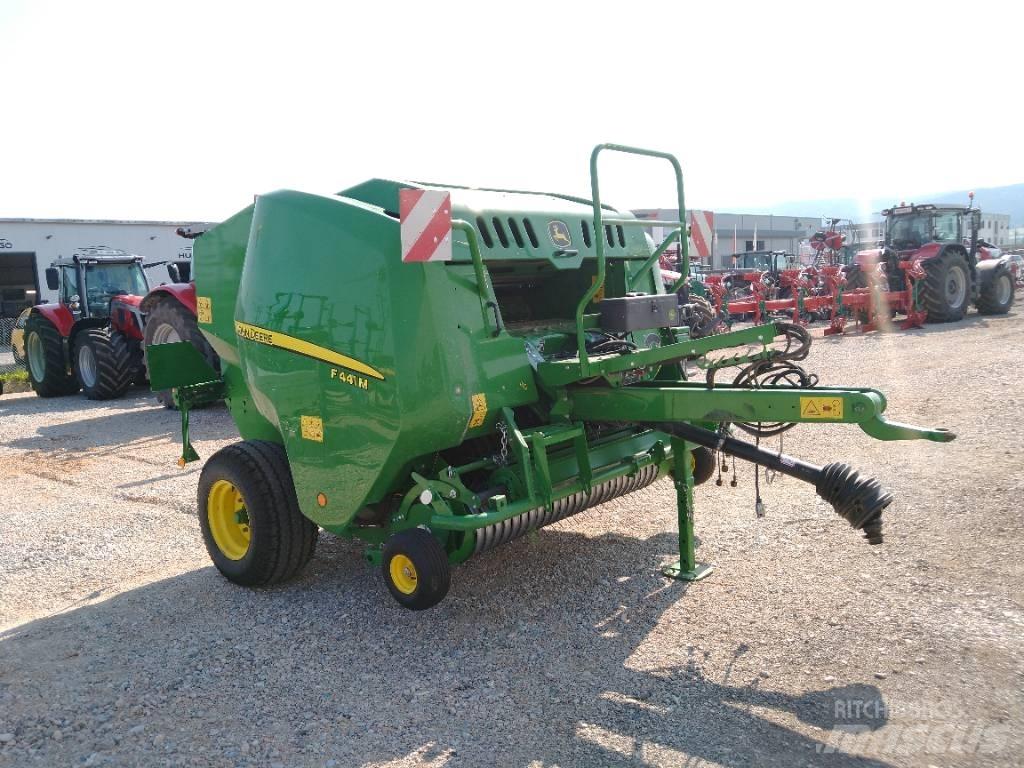 John Deere F441M Körbálázók