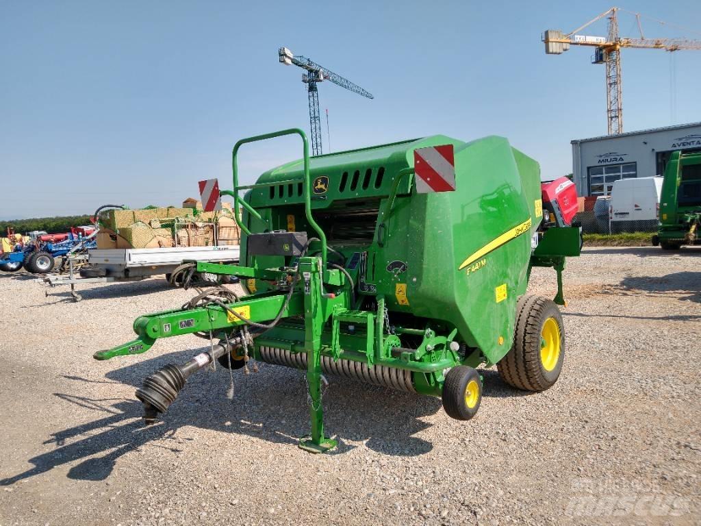 John Deere F441M Körbálázók