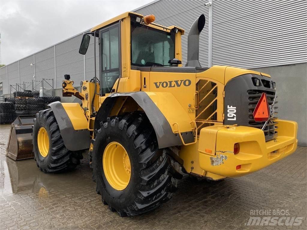 Volvo L90F Gumikerekes homlokrakodók