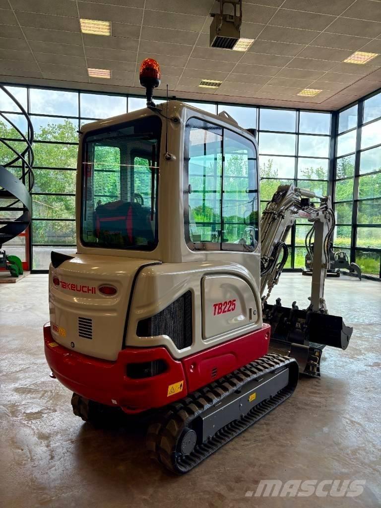 Takeuchi TB 225 Mini kotrók < 7t