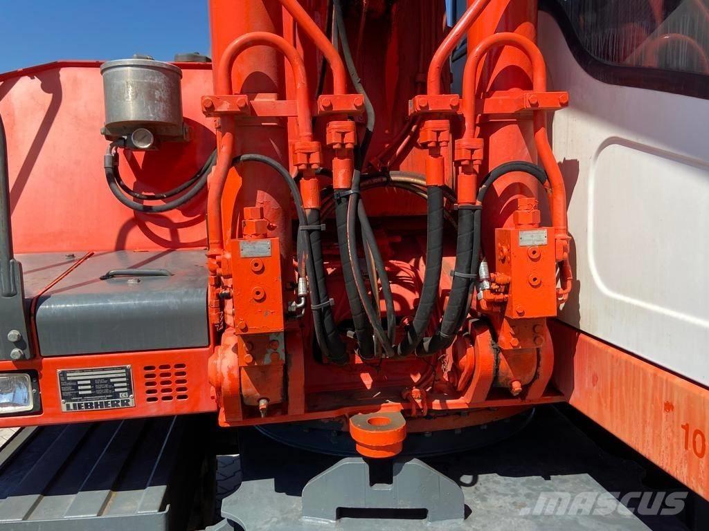 Liebherr A 900 C Gumikerekes kotrók