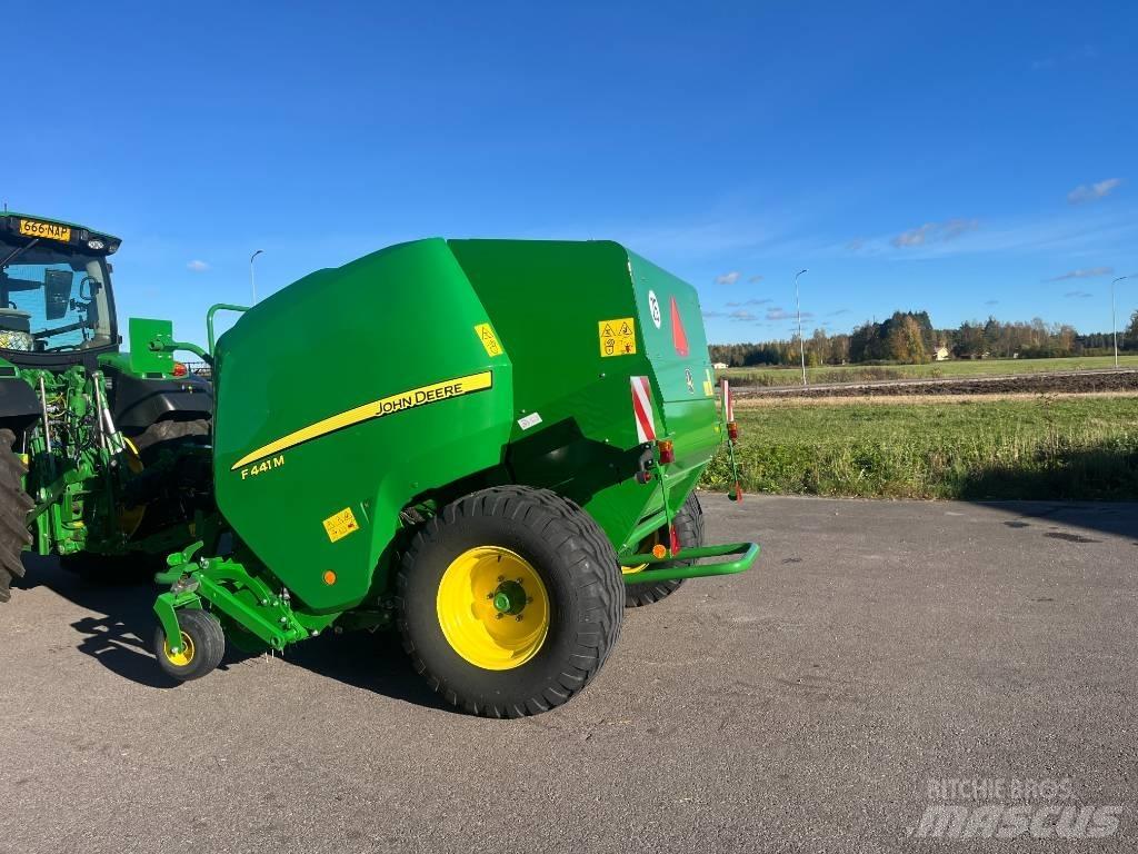 John Deere F441M Körbálázók