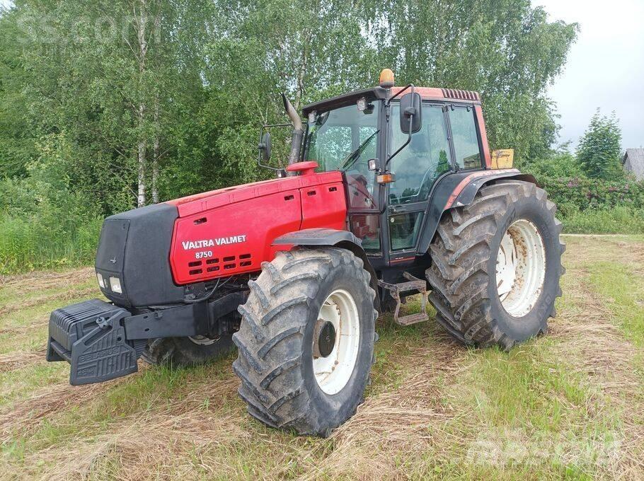 Valtra Valmet 8750 Traktorok