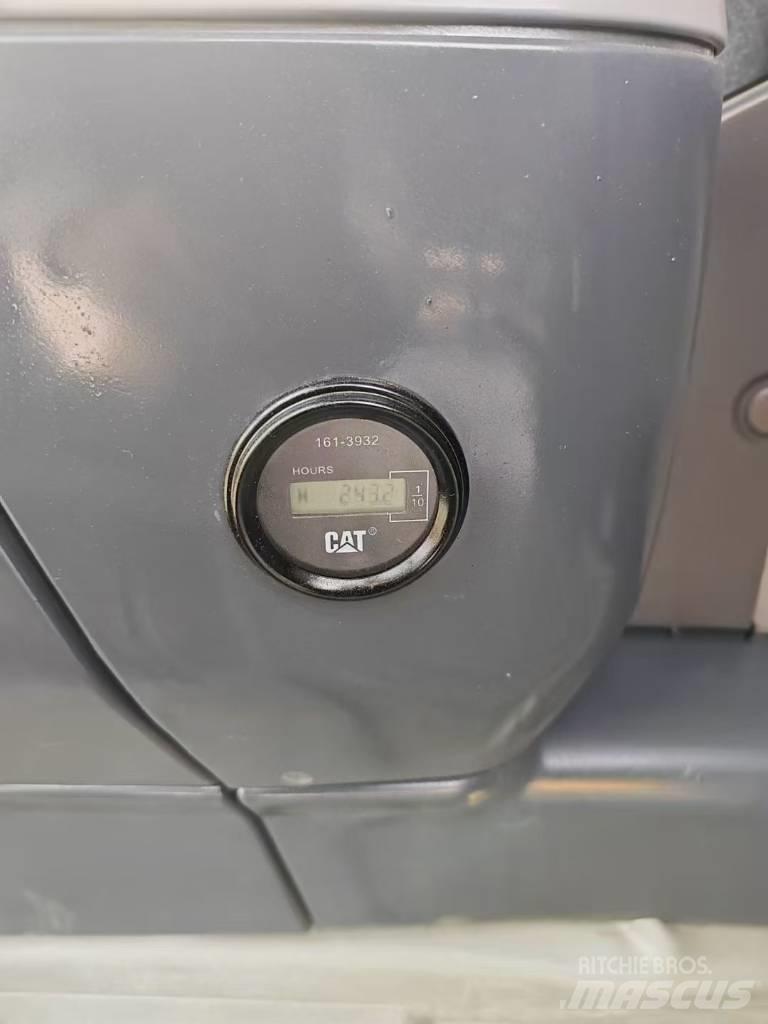 CAT 340D2L Lánctalpas kotrók